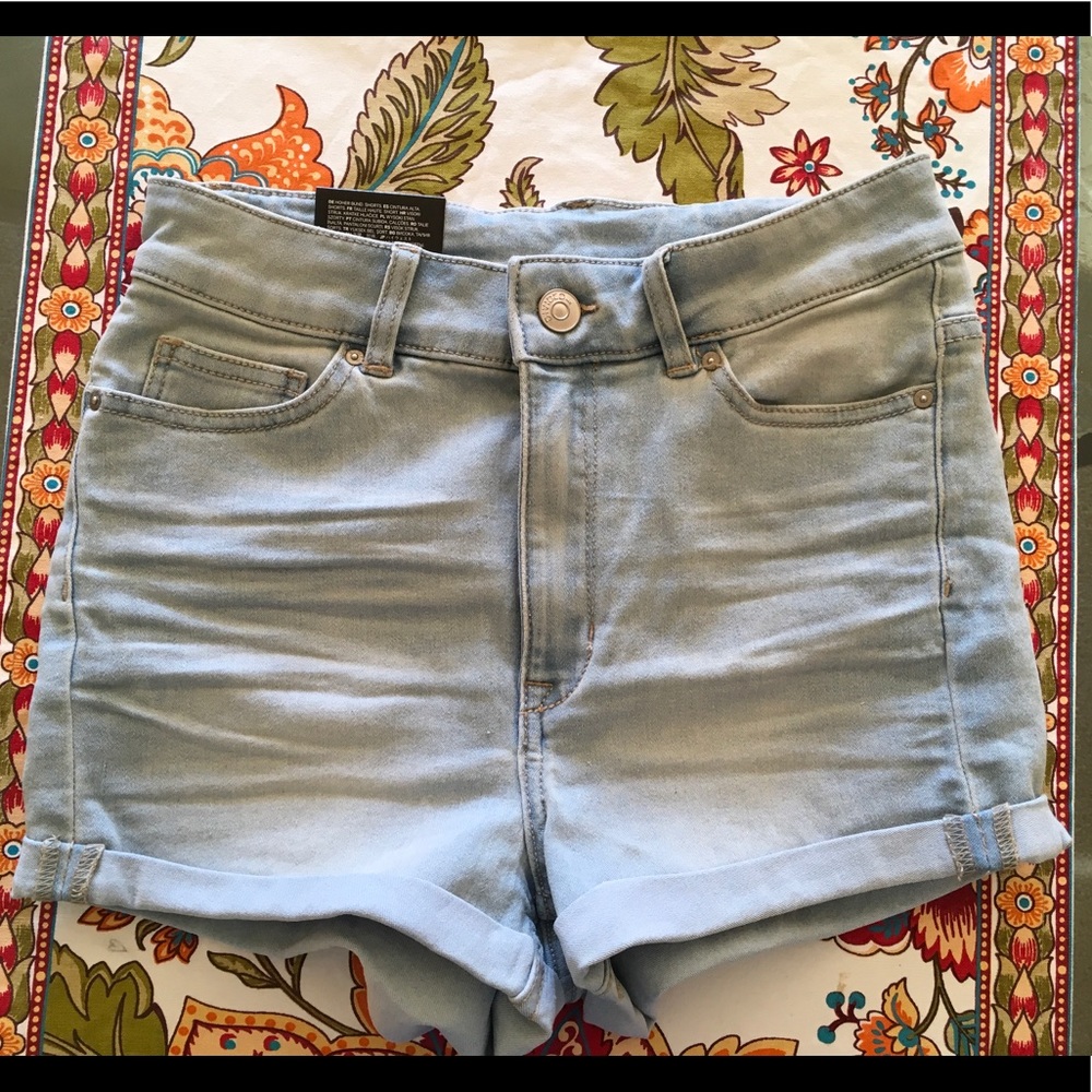 H&M Light Wash Denim Shorts Sz 4 NWT